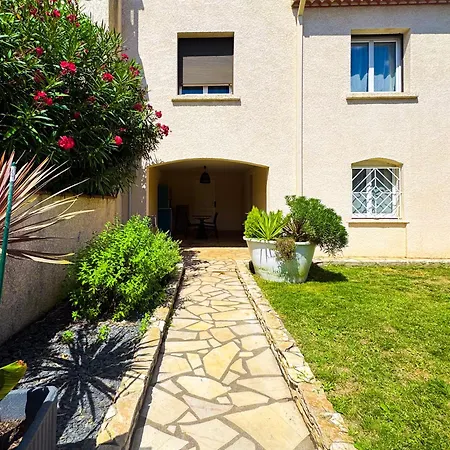 Avec Piscine Et Parking Prive אגדה